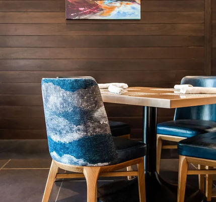 โรงแรม 5 ดาว Custom Guest โซฟาเดี่ยวกระโปรงกระโปรง สําหรับห้องโรงแรม